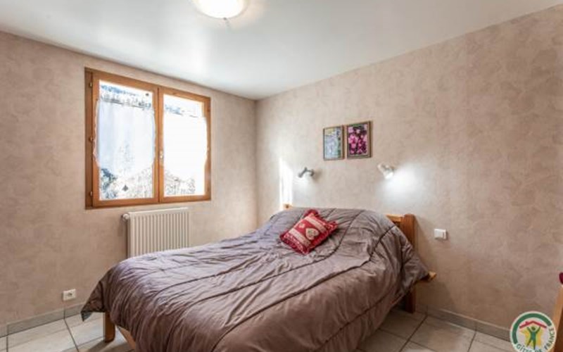 Gîtes de France N°6558 (La Rase) Location Gîtes de France N°6558 (La Rase) à LES ORRES