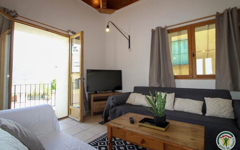 Gîtes de France N°67731 (Les Petites Roses Trémières) Location Gîtes de France N°67731 (Les Petites Roses Trémières) à LE SAUZE DU LAC