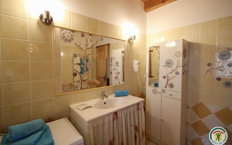 Gîtes de France N°67731 (Les Petites Roses Trémières) Location Gîtes de France N°67731 (Les Petites Roses Trémières) à LE SAUZE DU LAC