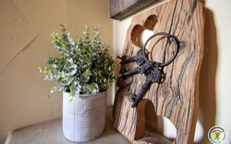 Gîtes de France N°67731 (Les Petites Roses Trémières) Location Gîtes de France N°67731 (Les Petites Roses Trémières) à LE SAUZE DU LAC