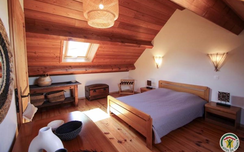 Gîtes de France N°67731 (Les Petites Roses Trémières) Location Gîtes de France N°67731 (Les Petites Roses Trémières) à LE SAUZE DU LAC