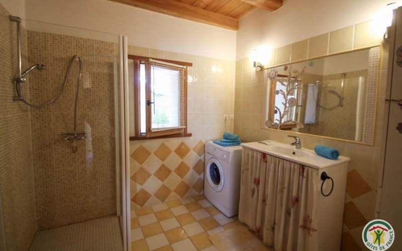 Gîtes de France N°67731 (Les Petites Roses Trémières) Location Gîtes de France N°67731 (Les Petites Roses Trémières) à LE SAUZE DU LAC