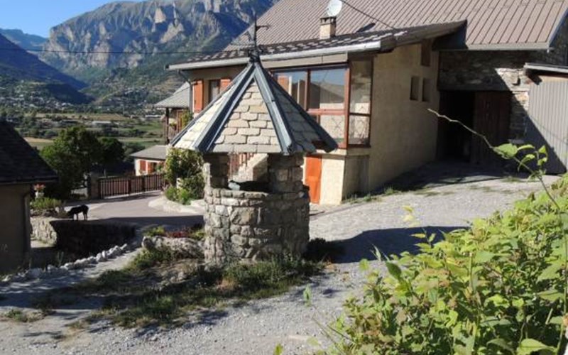 Gîtes de France N°6842 (Gîte de la Place) Location Gîtes de France N°6842 (Gîte de la Place) à ST ANDRE D EMBRUN