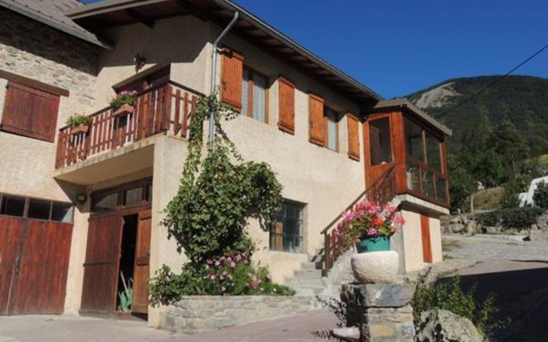 Gîtes de France N°6842 (Gîte de la Place) Location Gîtes de France N°6842 (Gîte de la Place) à ST ANDRE D EMBRUN
