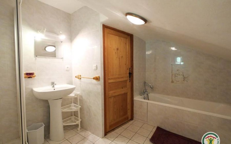 Gîtes de France N°8553 (Rochebrune) Location Gîtes de France N°8553 (Rochebrune) à CHATEAU VILLE VIEILLE