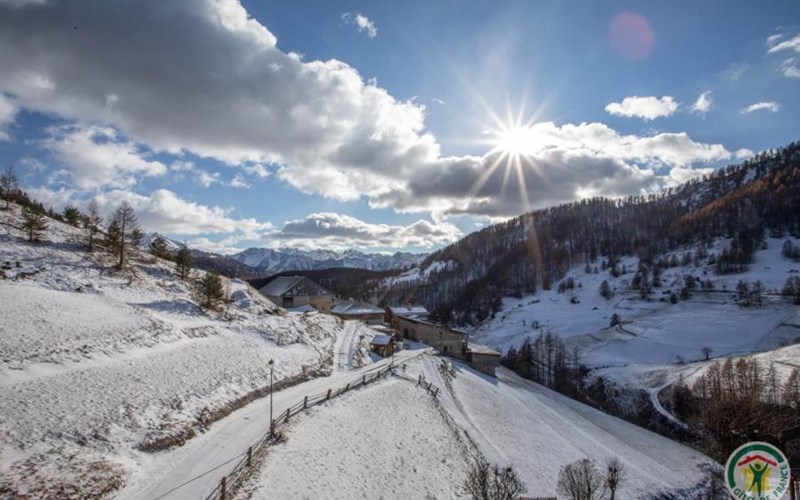 Gîtes de France N°8553 (Rochebrune) Location Gîtes de France N°8553 (Rochebrune) à CHATEAU VILLE VIEILLE