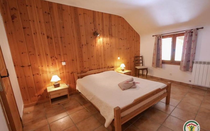 Gîtes de France N°8553 (Rochebrune) Location Gîtes de France N°8553 (Rochebrune) à CHATEAU VILLE VIEILLE