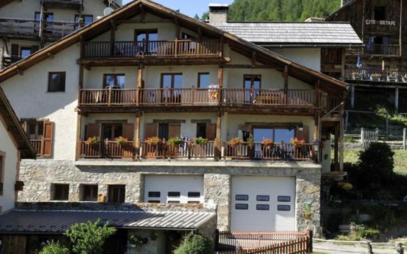 Gîtes de France N°8553 (Rochebrune) Location Gîtes de France N°8553 (Rochebrune) à CHATEAU VILLE VIEILLE