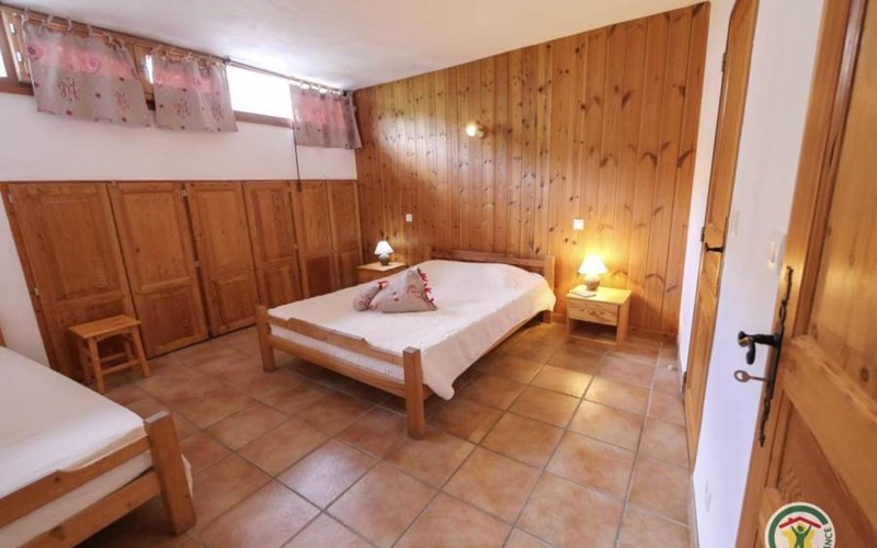 Gîtes de France N°8553 (Rochebrune) Location Gîtes de France N°8553 (Rochebrune) à CHATEAU VILLE VIEILLE