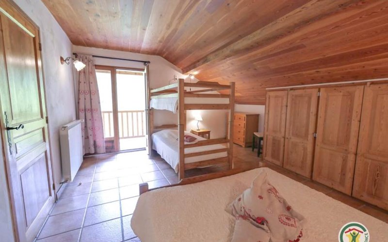 Gîtes de France N°8553 (Rochebrune) Location Gîtes de France N°8553 (Rochebrune) à CHATEAU VILLE VIEILLE