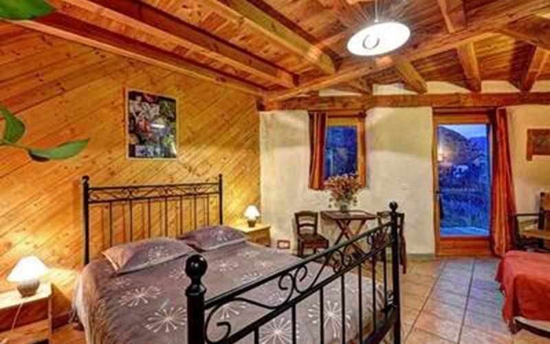 Brin de paille Location Brin de paille à ST MARTIN DE QUEYRIERE