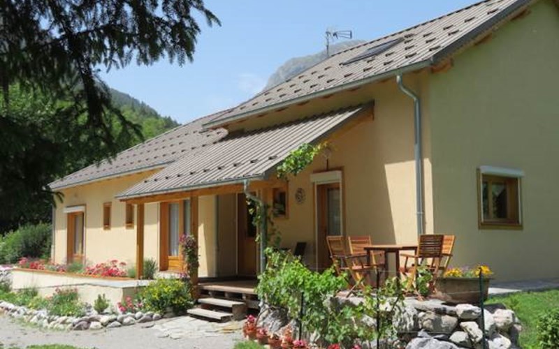 La Pierre d'Oran,chambres et table d'hôtes. Location La Pierre d'Oran,chambres et table d'hôtes. à L ARGENTIERE LA BESSEE