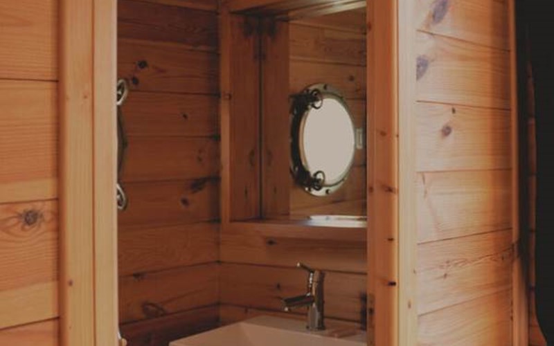 Les Toues Cabanées du Lac Location Les Toues Cabanées du Lac à LE SAUZE DU LAC