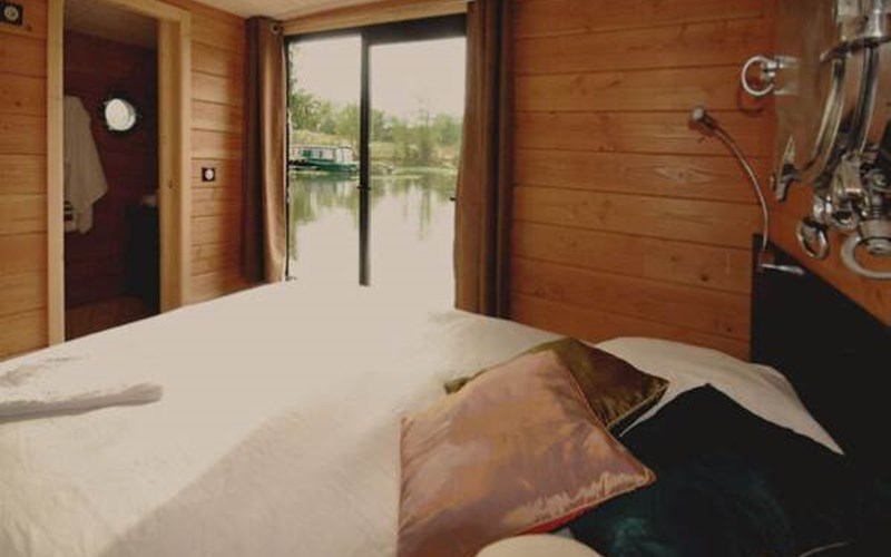 Les Toues Cabanées du Lac Location Les Toues Cabanées du Lac à LE SAUZE DU LAC