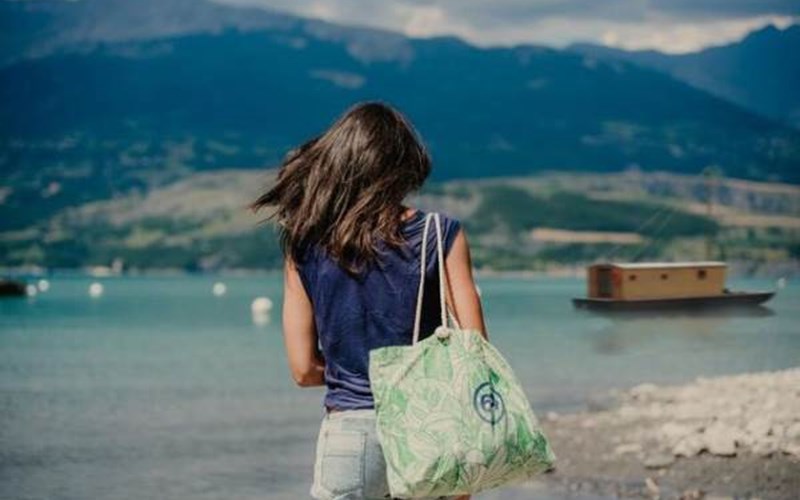 Les Toues Cabanées du Lac Location Les Toues Cabanées du Lac à LE SAUZE DU LAC