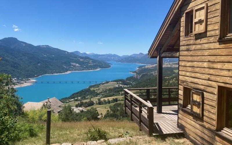 Maison avec vue sur le lac Location Maison avec vue sur le lac à PUY SANIERES