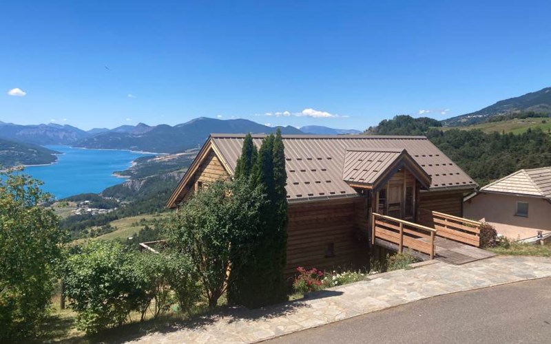 Maison avec vue sur le lac Location Maison avec vue sur le lac à PUY SANIERES