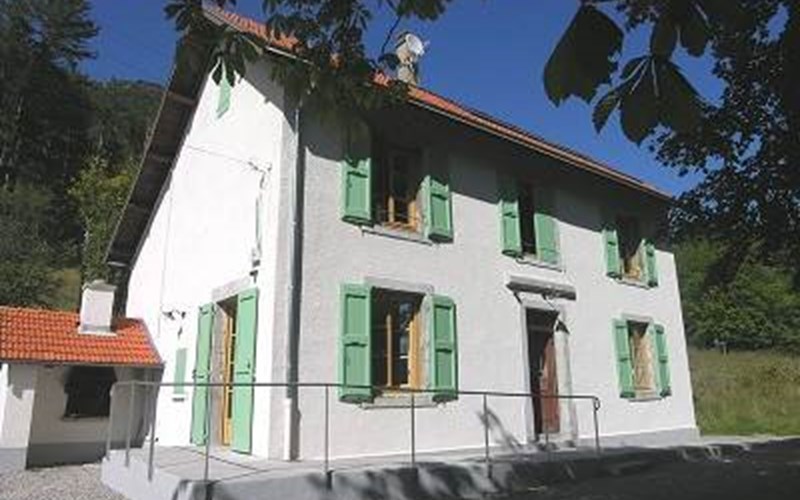 Maison forestière les Etroits (10 places) Location Maison forestière les Etroits (10 places) à ST JULIEN EN BEAUCHENE