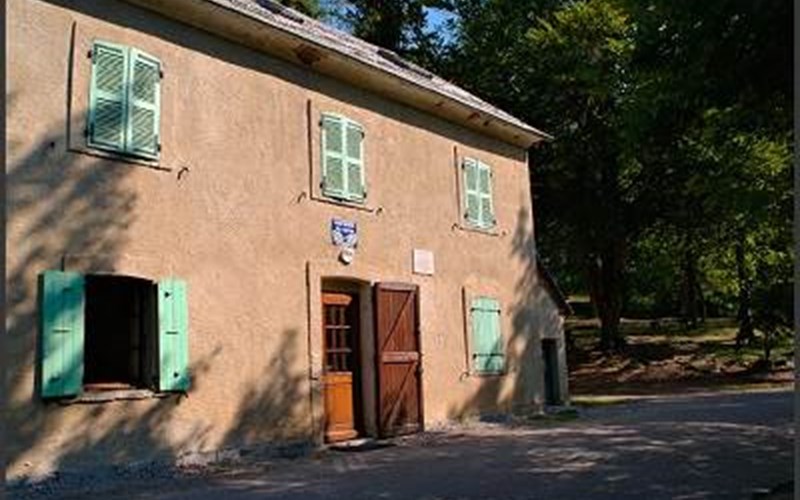 Maison forestière des Sauvas (12 à 14 places) Location Maison forestière des Sauvas (12 à 14 places) à MONTMAUR