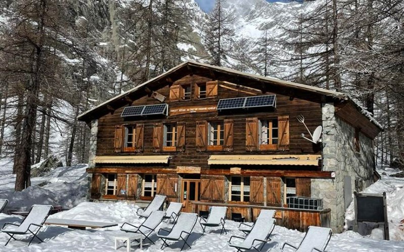 Chalet refuge du pré de Mme Carle (Cézanne) Location Chalet refuge du pré de Mme Carle (Cézanne) à PELVOUX