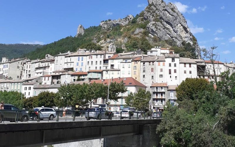 Location Chambres d'hôtes Rose des Alpes à SERRES