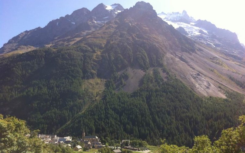 Chez Jean-Pierre chambre double n°1 Location Chez Jean-Pierre chambre double n°1 à VILLAR D ARENE