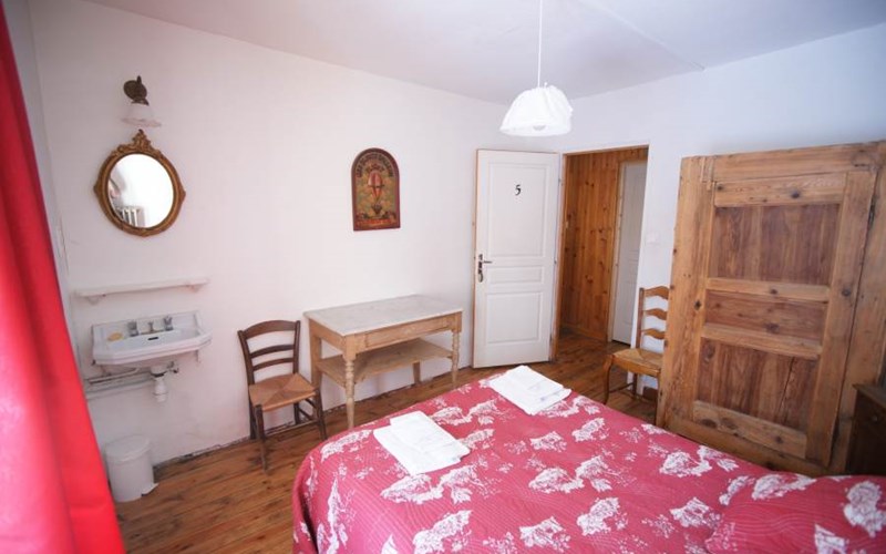 Chez Jean-Pierre chambre double n°5 Location Chez Jean-Pierre chambre double n°5 à VILLAR D ARENE