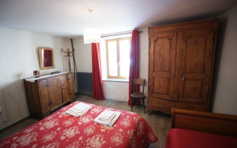 Chez Jean-Pierre chambre double ou triple n°7 Location Chez Jean-Pierre chambre double ou triple n°7 à VILLAR D ARENE