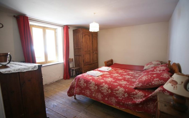 Chez Jean-Pierre chambre double ou triple n°7 Location Chez Jean-Pierre chambre double ou triple n°7 à VILLAR D ARENE