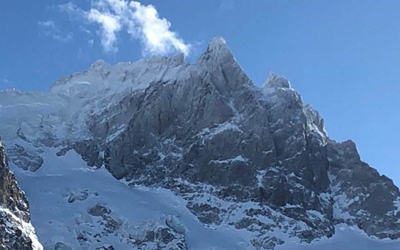 studio avec grand balcon face à la Meije Location studio avec grand balcon face à la Meije à LA GRAVE