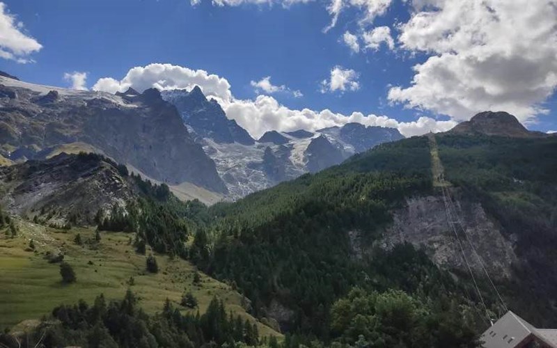 Esprit de la Meije - Chalet de village au pied de la Meije ? Location Esprit de la Meije - Chalet de village au pied de la Meije ? à LA GRAVE