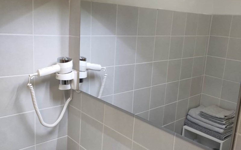 Le Cosy du Plongeoir - T2 spacieux avec vue plongeante sur le lac de Serre Ponçon et grande terrasse avec jardin  Location Le Cosy du Plongeoir - T2 spacieux avec vue plongeante sur le lac de Serre Ponçon et grande terrasse avec jardin  à SAVINES LE LAC