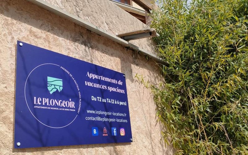 Le Cosy du Plongeoir - T2 spacieux avec vue plongeante sur le lac de Serre Ponçon et grande terrasse avec jardin  Location Le Cosy du Plongeoir - T2 spacieux avec vue plongeante sur le lac de Serre Ponçon et grande terrasse avec jardin  à SAVINES LE LAC