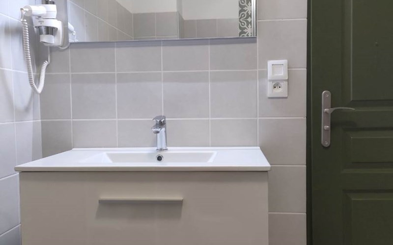 Le Cosy du Plongeoir - T2 spacieux avec vue plongeante sur le lac de Serre Ponçon et grande terrasse avec jardin  Location Le Cosy du Plongeoir - T2 spacieux avec vue plongeante sur le lac de Serre Ponçon et grande terrasse avec jardin  à SAVINES LE LAC