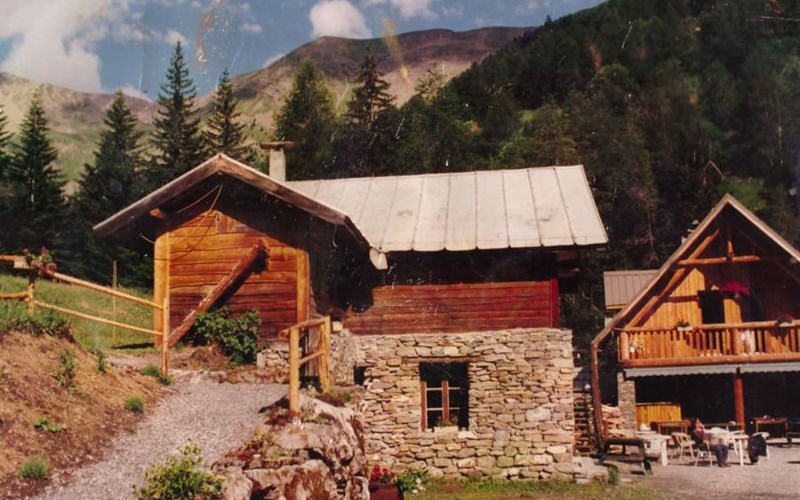 Les Charançons Location Les Charançons à CHATEAUROUX LES ALPES