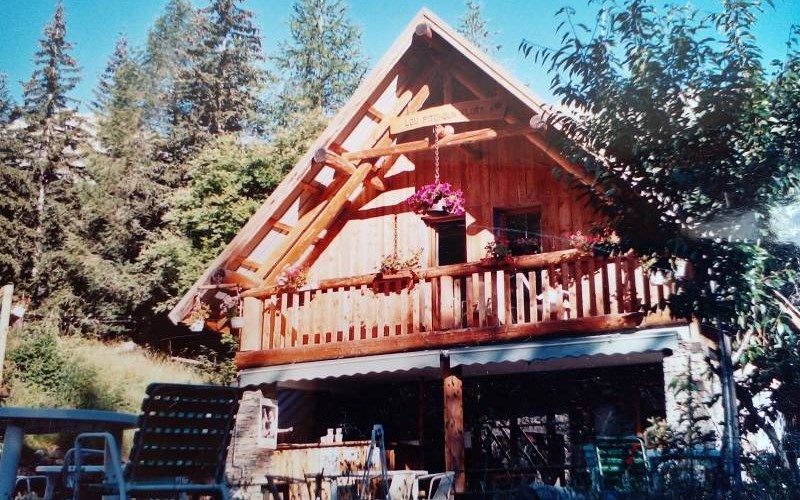 Les Charançons Location Les Charançons à CHATEAUROUX LES ALPES