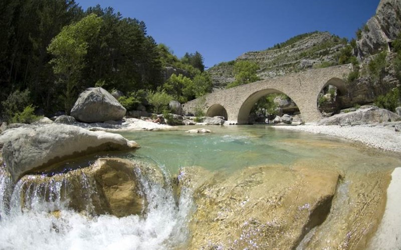 Camping les Gorges de la Méouge*** Location Camping les Gorges de la Méouge*** à BARRET SUR MEOUGE