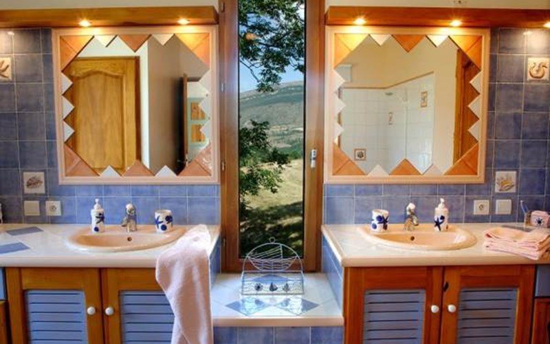 Le Clos de Lumière Location Le Clos de Lumière à LA ROCHE DES ARNAUDS