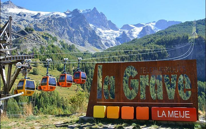 chalet Le Gypaète Location chalet Le Gypaète à LA GRAVE