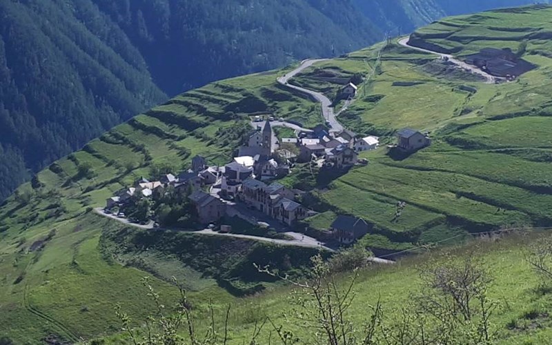 chalet Le Gypaète Location chalet Le Gypaète à LA GRAVE