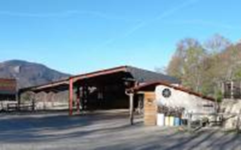 Location Location en bungalow dans un centre équestre en montagne à LA ROCHE DES ARNAUDS