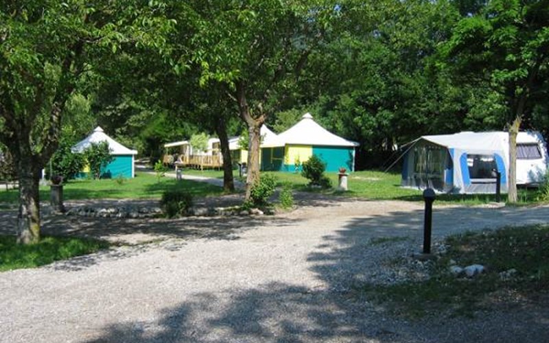 Location Camping les Prés à VEYNES