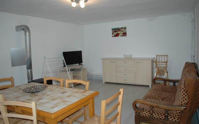 LA MANGEOIRE FLEURIE Location LA MANGEOIRE FLEURIE à CHAMPOLEON