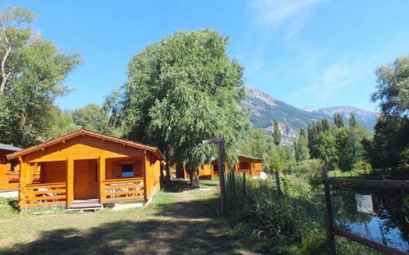 Camping Hotel de plein air les Cariamas Location Camping Hotel de plein air les Cariamas à CHATEAUROUX LES ALPES