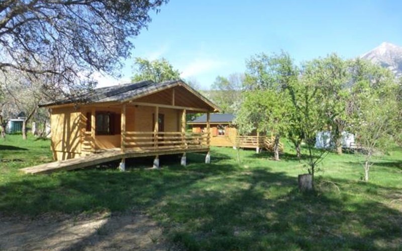 Camping Hotel de plein air les Cariamas Location Camping Hotel de plein air les Cariamas à CHATEAUROUX LES ALPES