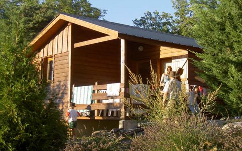 CAMPING & HÔTEL DE PLEIN AIR LA PALATRIERE  Location CAMPING & HÔTEL DE PLEIN AIR LA PALATRIERE  à LE SAUZE DU LAC