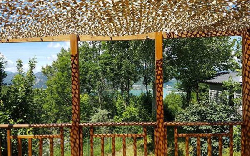 CAMPING & HÔTEL DE PLEIN AIR LA PALATRIERE  Location CAMPING & HÔTEL DE PLEIN AIR LA PALATRIERE  à LE SAUZE DU LAC