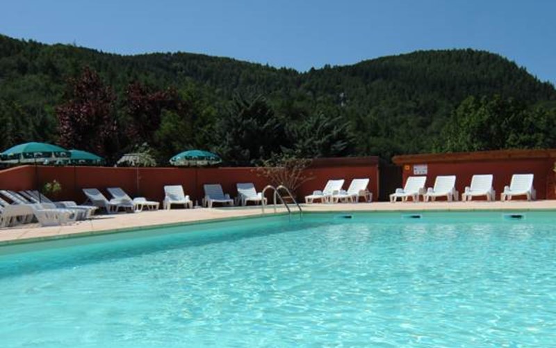 CAMPING & HÔTEL DE PLEIN AIR LA PALATRIERE  Location CAMPING & HÔTEL DE PLEIN AIR LA PALATRIERE  à LE SAUZE DU LAC