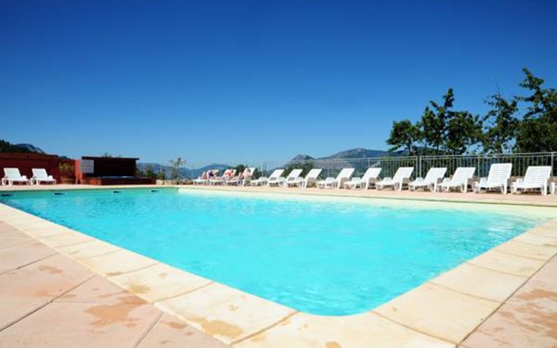 CAMPING & HÔTEL DE PLEIN AIR LA PALATRIERE  Location CAMPING & HÔTEL DE PLEIN AIR LA PALATRIERE  à LE SAUZE DU LAC