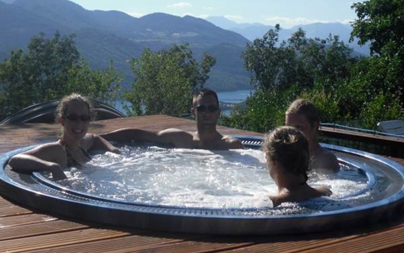 CAMPING & HÔTEL DE PLEIN AIR LA PALATRIERE  Location CAMPING & HÔTEL DE PLEIN AIR LA PALATRIERE  à LE SAUZE DU LAC